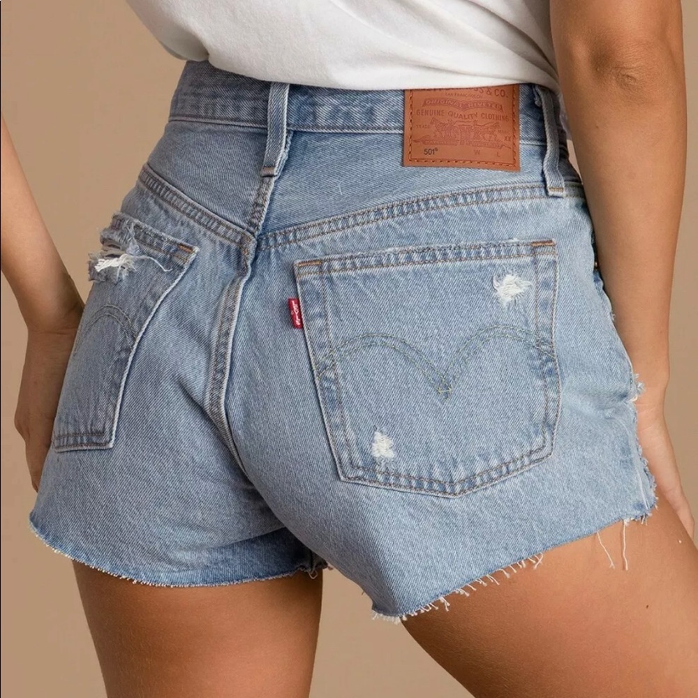 NEW Levi’s 501 Light Wash Distressed Shorts High Rise Cutoffs Size 24 NWT